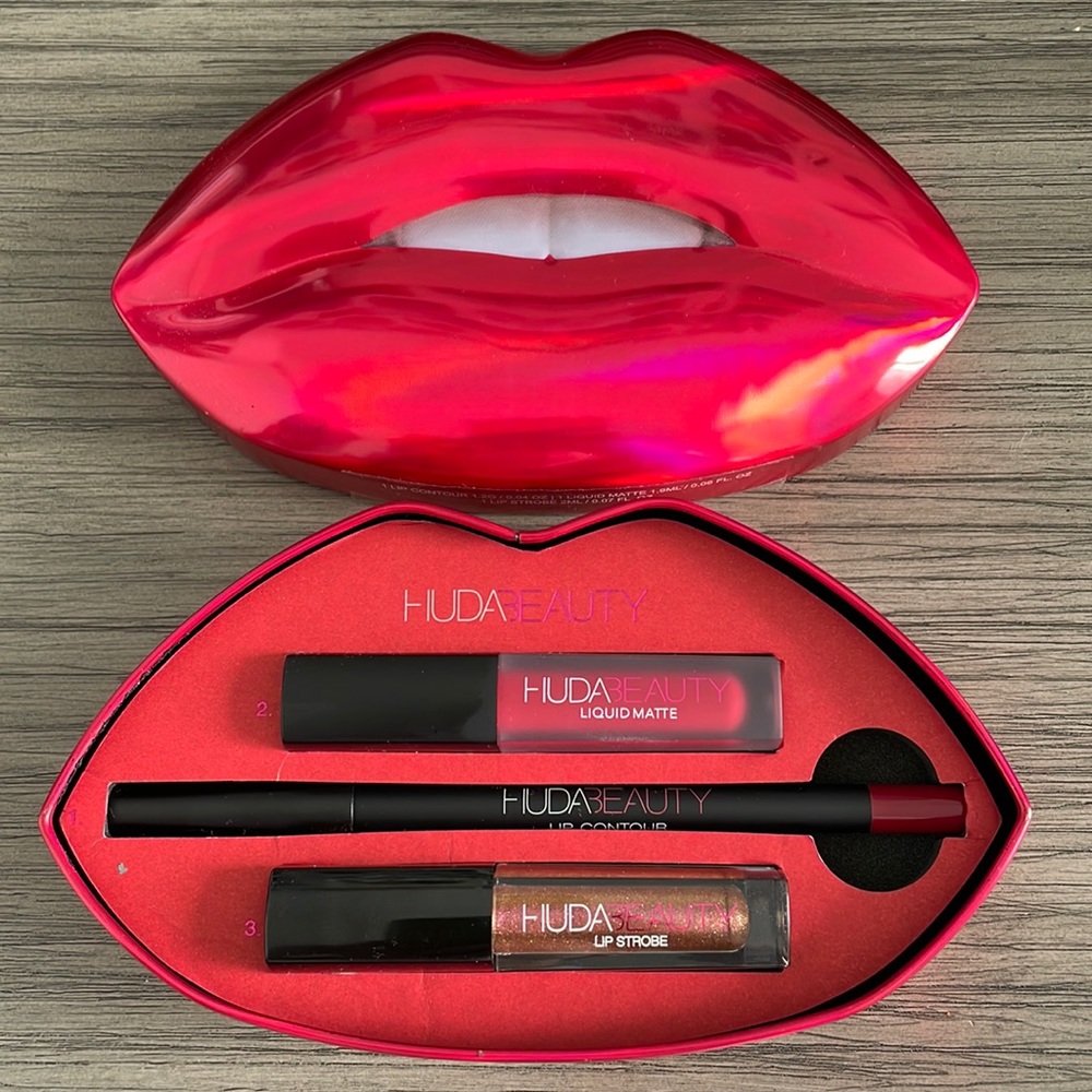 Huda beauty lip set 3 pieces + container